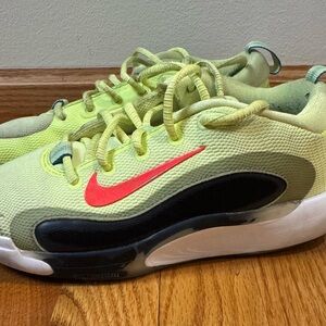 Nike ISOFLY GS Basketball Shoes Big Kids Size 4Y